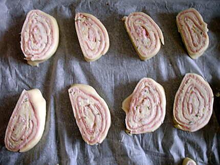 recette Roulés feuilletés au boursin ail et fines herbes et jambon