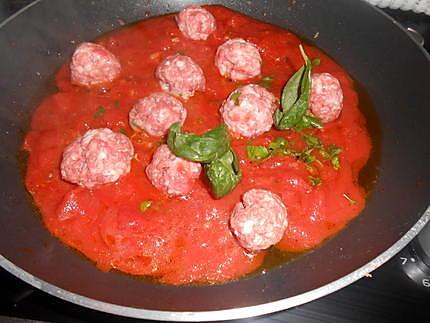 recette CHAKCHOUKA TOMATES BOULETTES DE VIANDE ET OEUFS