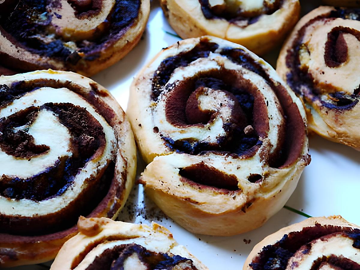 recette Rolls d 'Emilie  au cacao et morceaux de poire