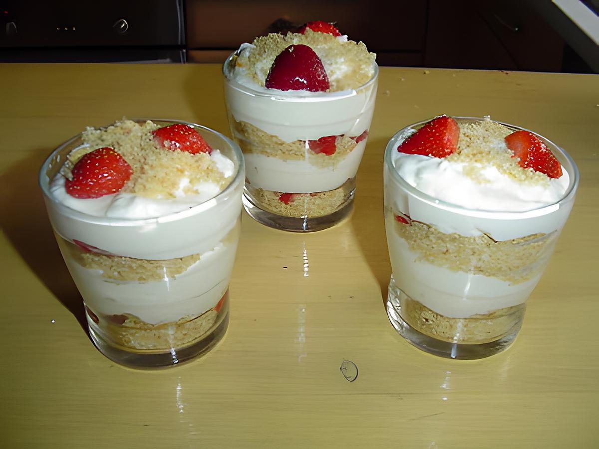 recette VERRINES AU MASCARPONE ET FRAISES