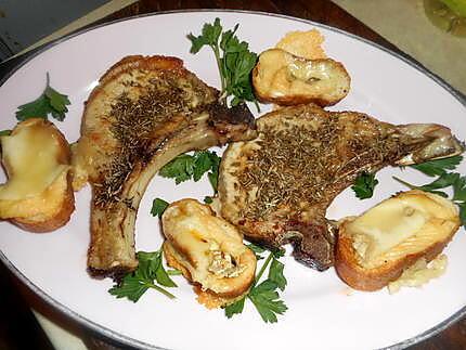 recette Cote de porc au cumin et croutons au munster