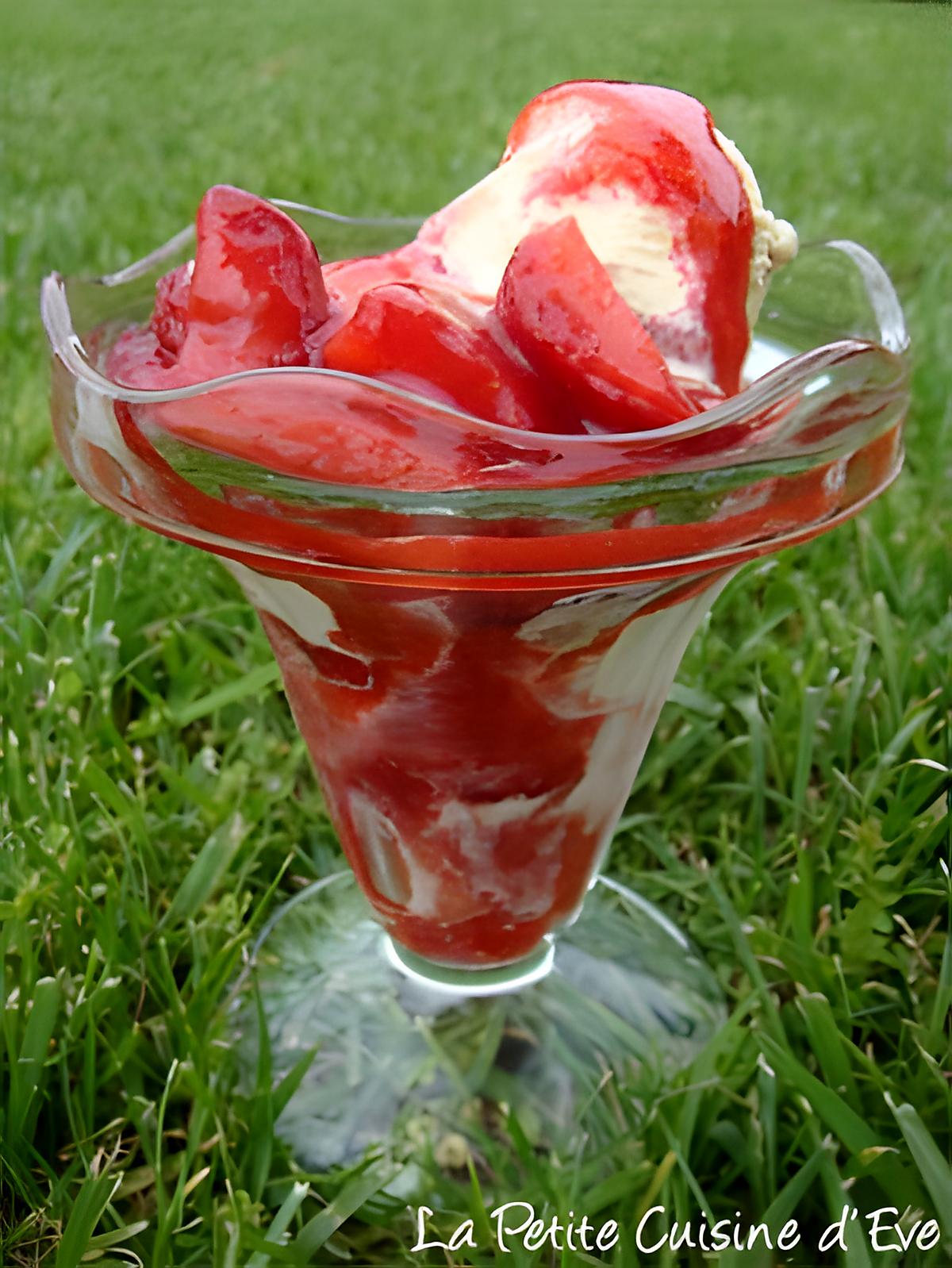 recette Coupe glacée fraises vanille avec son coulis de fraises