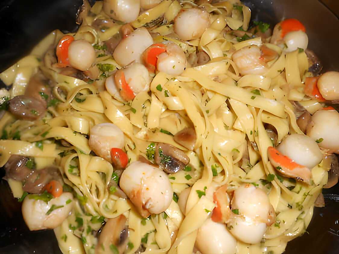 Tagliatelles aux noix de st jacques et champignons