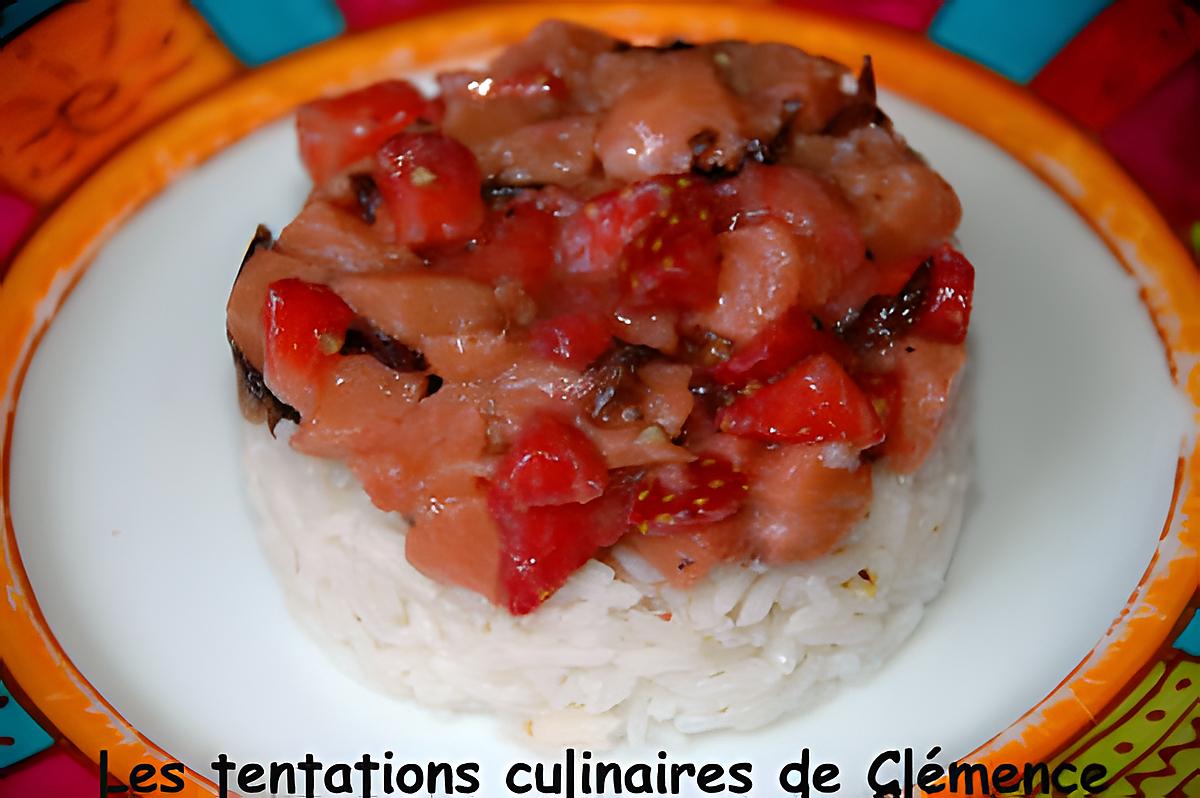 recette Tartare de saumon, fraise,nori sur lit de riz : un maki déstructuré !