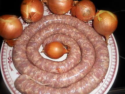 recette Brasse de saucisses grillée sur un lit d oignon