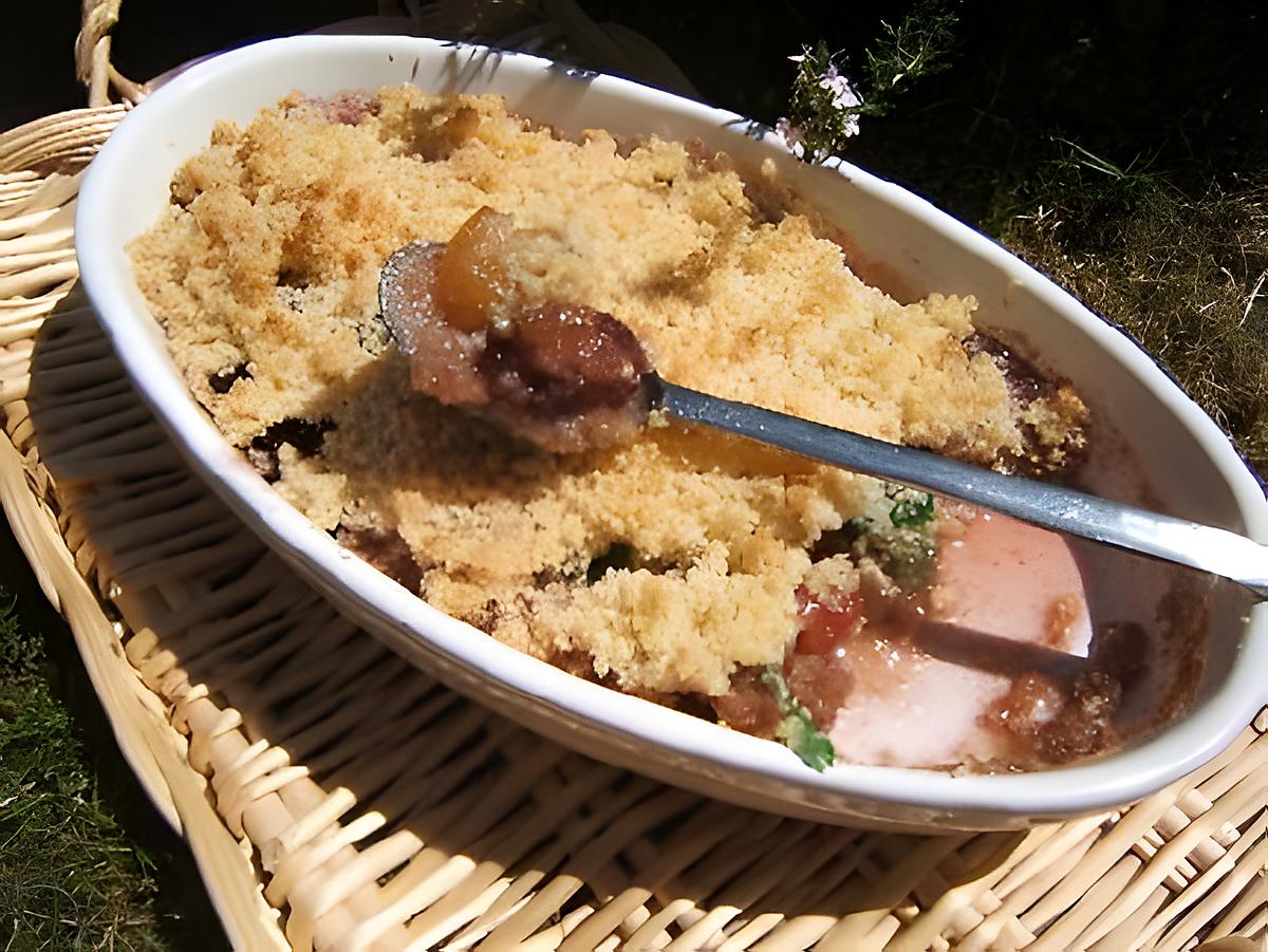 recette Crumble aux cerise ;  angélique confite et kirch