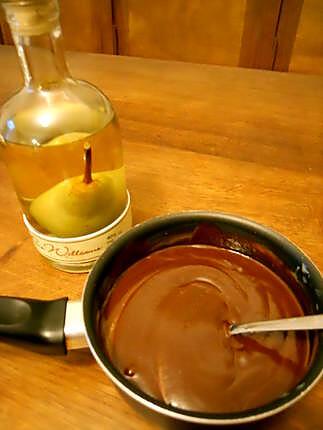 recette GÉNOISE FOURRÉE CHOCO-POIRE POUR ROSY