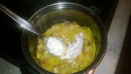 recette saucisse blanche à rotir et fondue de poireaux au tartare ail et fines herbes ,
