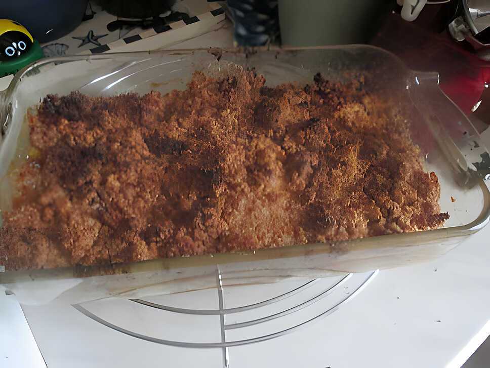 recette crumble poires pommes pain d épices , spéculos de nathalie la serviette sur la table