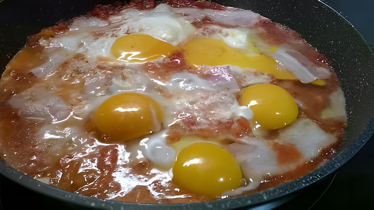 recette oeufs à la tomate et lard