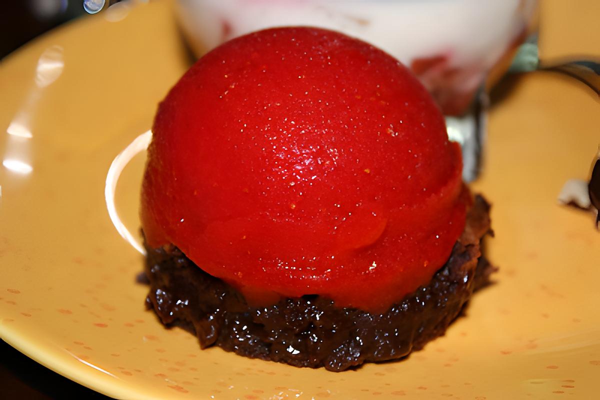 recette Sorbet aux fraises sur mi-cuit chocolat noir/amandes