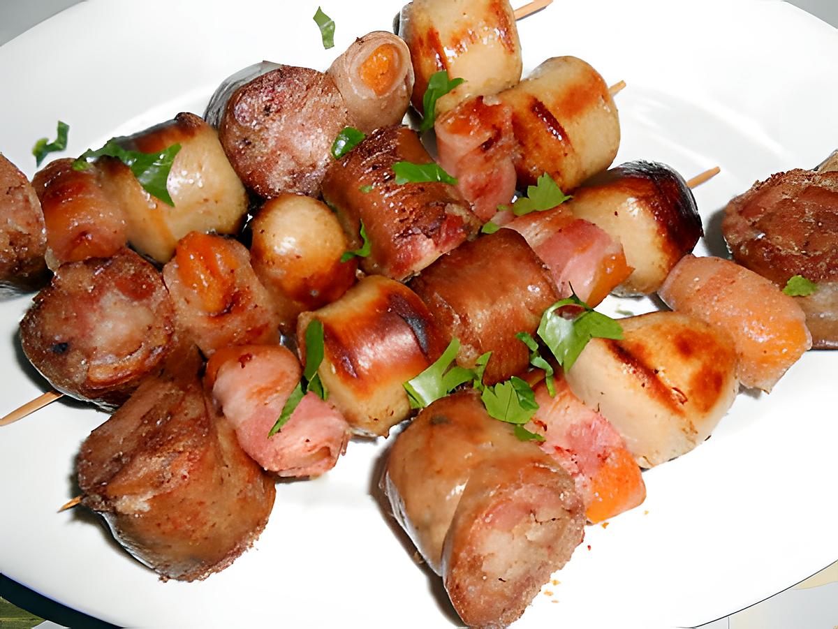 recette BROCHETTES D'ANDOUILLETTES BOUDINS BLANCS LARD ABRICOTS