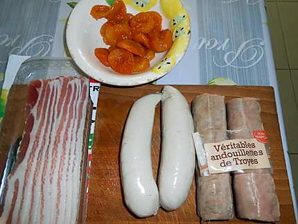 recette BROCHETTES D'ANDOUILLETTES BOUDINS BLANCS LARD ABRICOTS