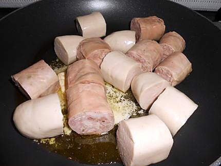 recette BROCHETTES D'ANDOUILLETTES BOUDINS BLANCS LARD ABRICOTS