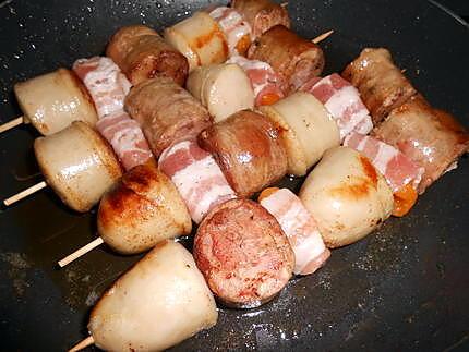 recette BROCHETTES D'ANDOUILLETTES BOUDINS BLANCS LARD ABRICOTS