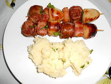 recette BROCHETTES D'ANDOUILLETTES BOUDINS BLANCS LARD ABRICOTS