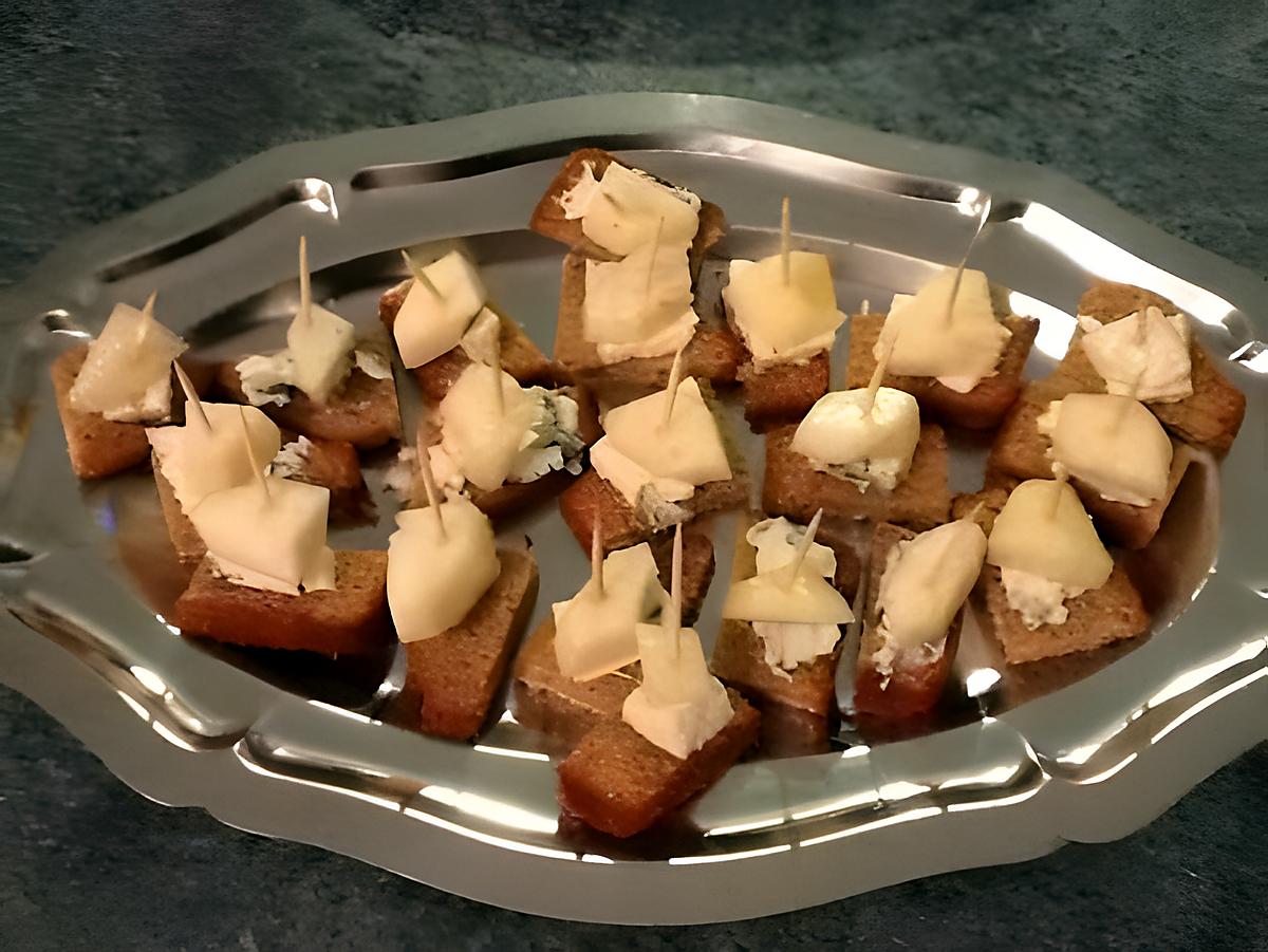 recette Toasts pain d'épices poire roquefort