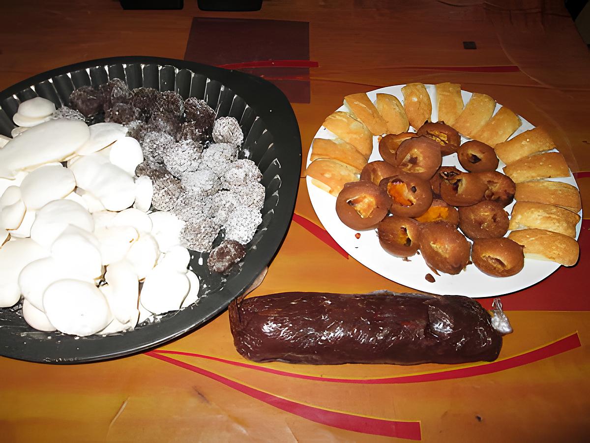 recette assortiments de gourmandises pour  noél ,   truffes,   gateau de pentrez    certains   avec clémentines confites   de ploumanach,:  meringues de josette baysse; saucisson au chocolat