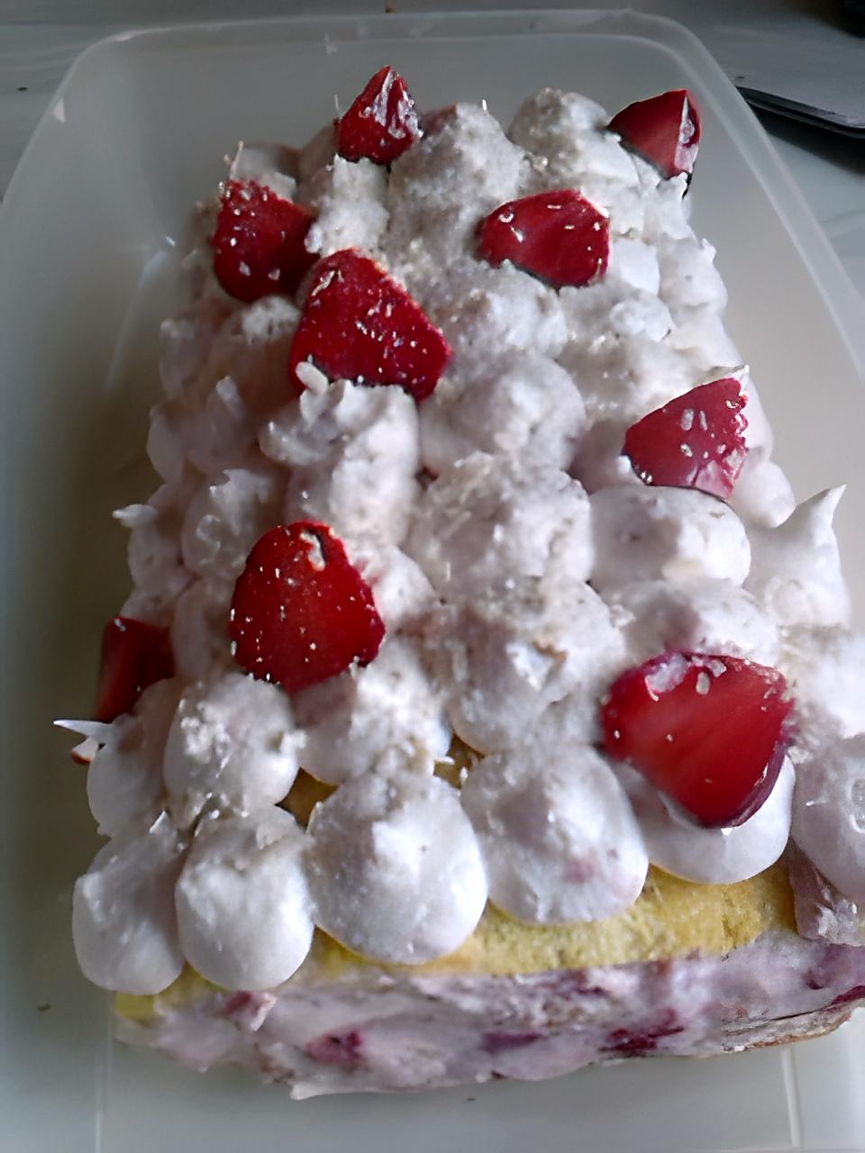 recette roulé mousse fraise et son croustillant chocolat blanc