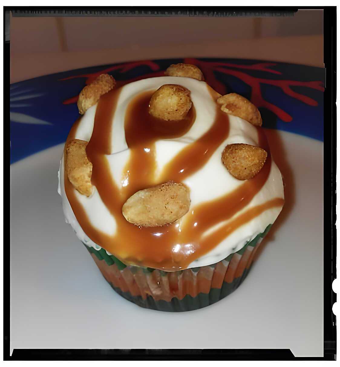 Recette de Cupcakes au beurre de cacahuète chantilly et caramel