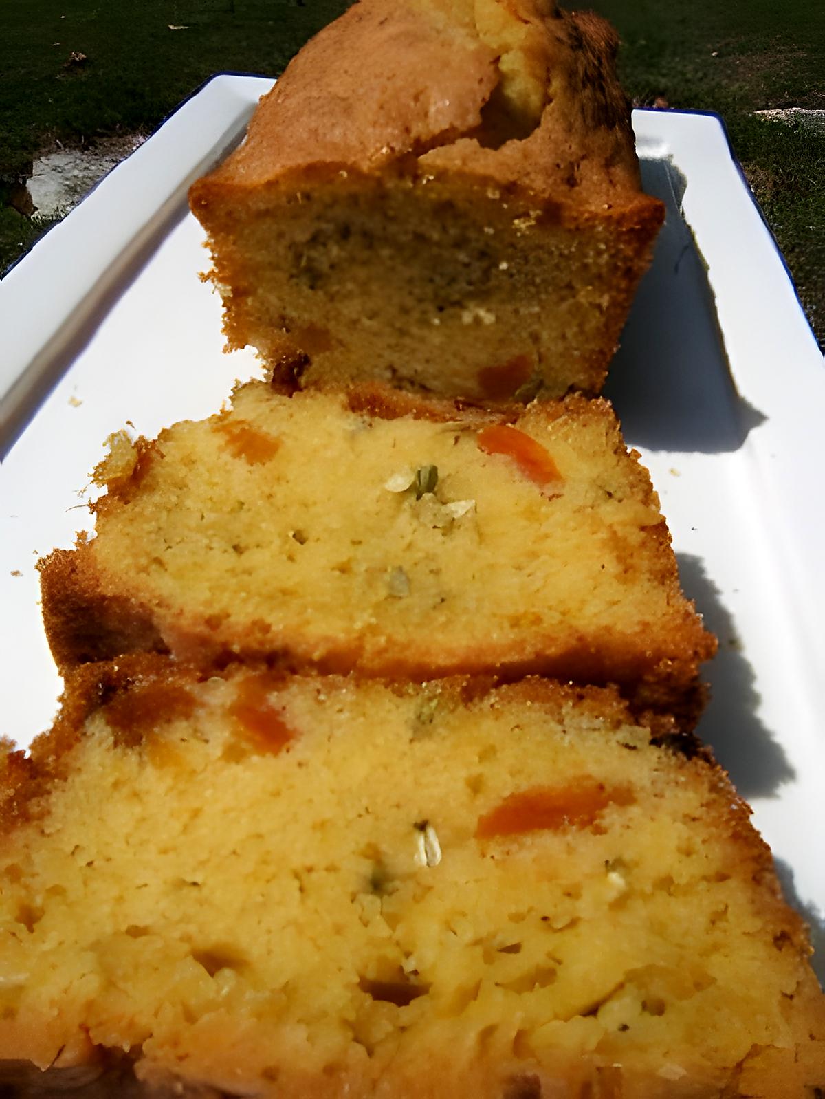 recette Cake aux graines d'angélique et abricots secs