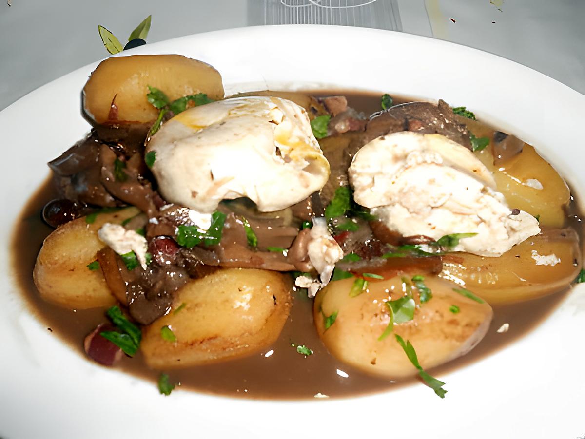 recette RAGOUT DE POMMES DE TERRE ET OEUFS MOLLETS (sauce civet de lièvre)