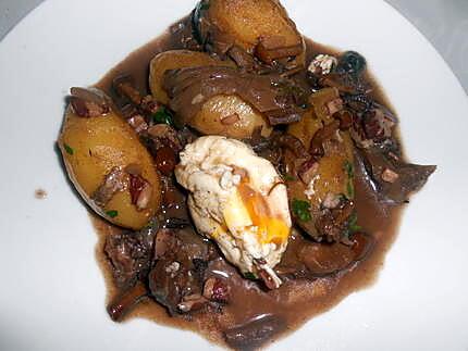 recette RAGOUT DE POMMES DE TERRE ET OEUFS MOLLETS (sauce civet de lièvre)