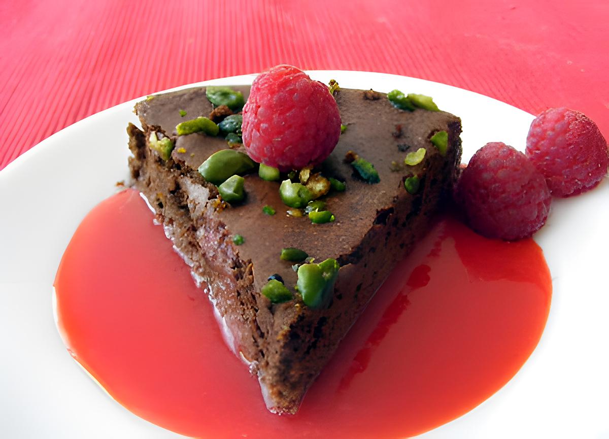 recette Moelleux mousseux choco-pistache et son coulis de framboises vanillé