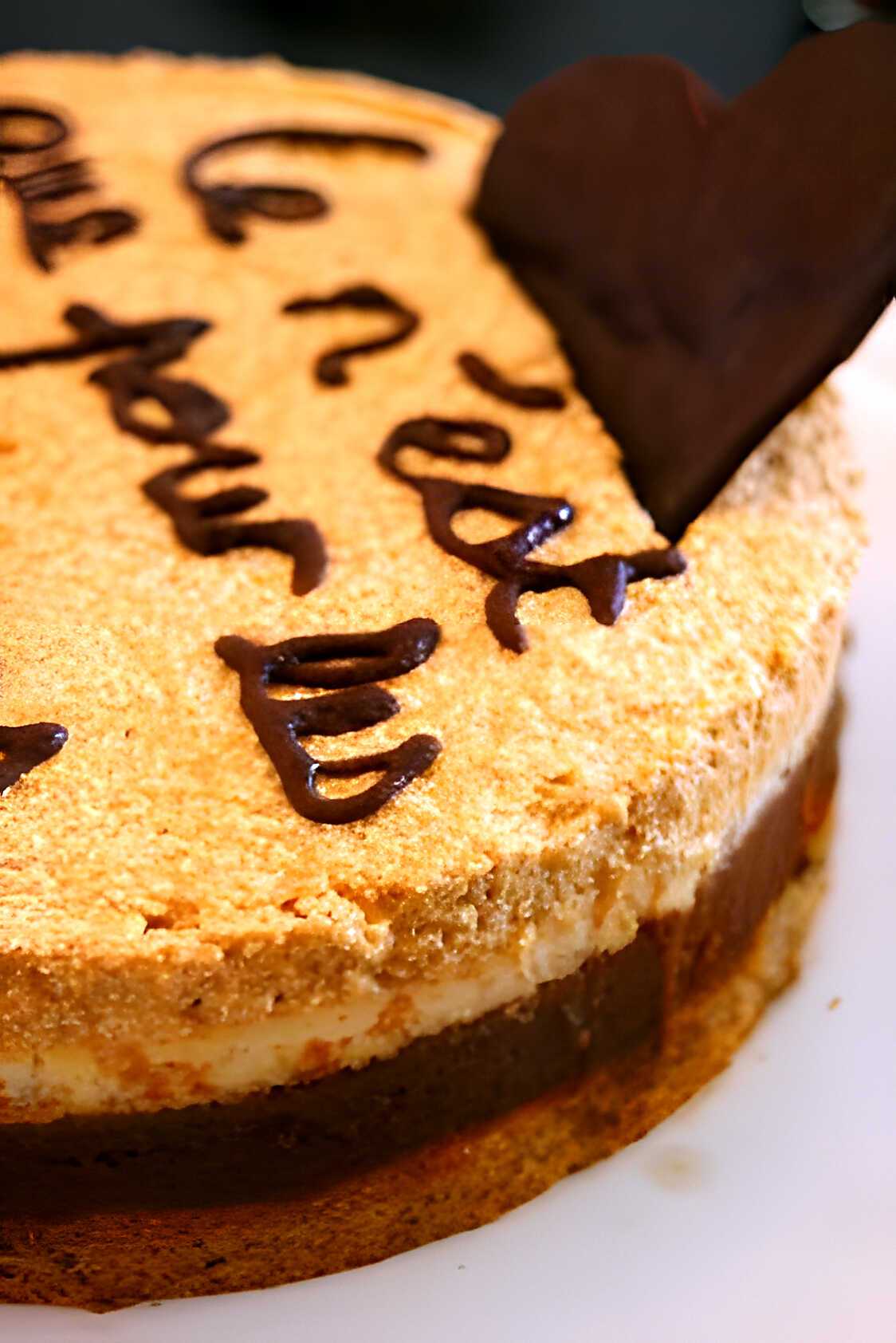 Gâteau des mamans au caramel beurre salé et noisettes.