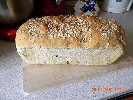 recette Pain au flocons d'avoine, raisins secs et noisettes