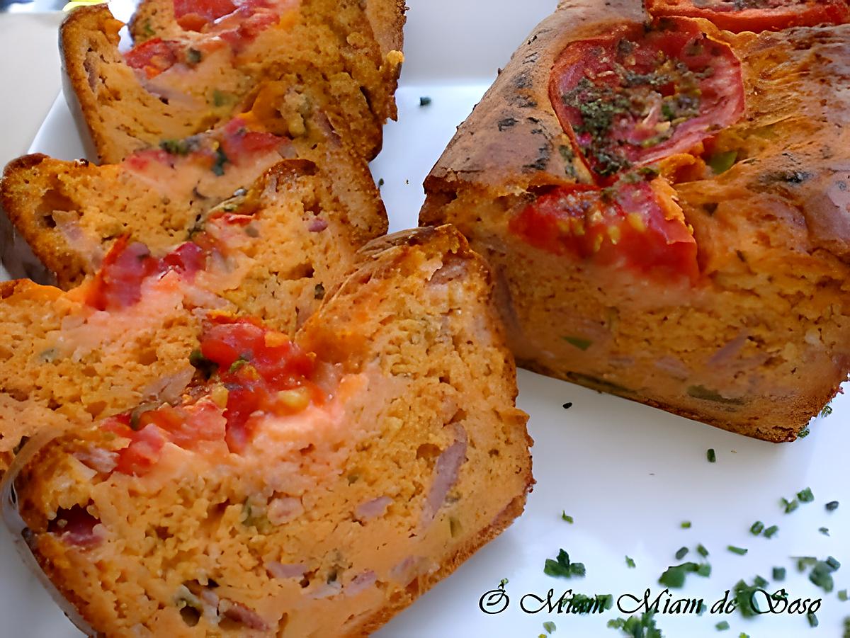 recette CAKE AU JAMBON TOMATE & POIVRON