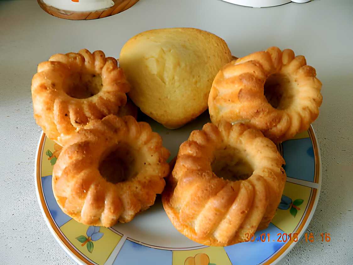 Gâteaux aux yaourts et compote de pommes