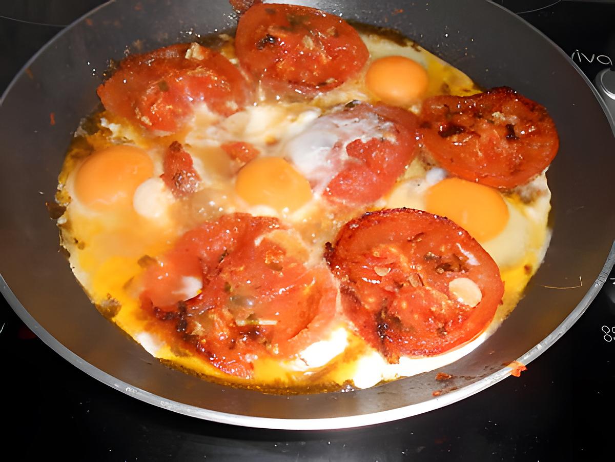 recette POELEE DE TOMATES OEUFS AU PLAT