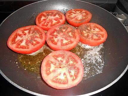 recette POELEE DE TOMATES OEUFS AU PLAT