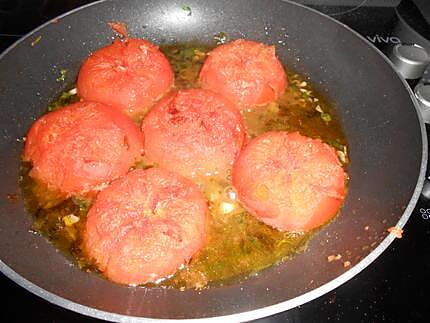 recette POELEE DE TOMATES OEUFS AU PLAT