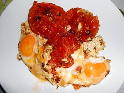 recette POELEE DE TOMATES OEUFS AU PLAT