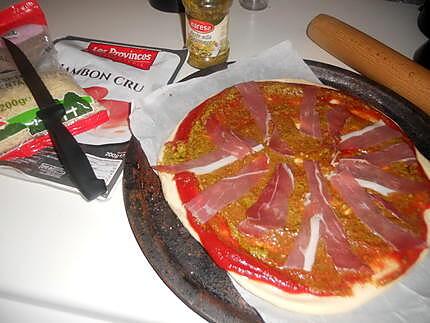 recette Pizza pesto jambon cru mozzarella