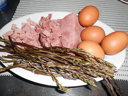 recette OMELETTE ASPERGES SAUVAGES ET JAMBON