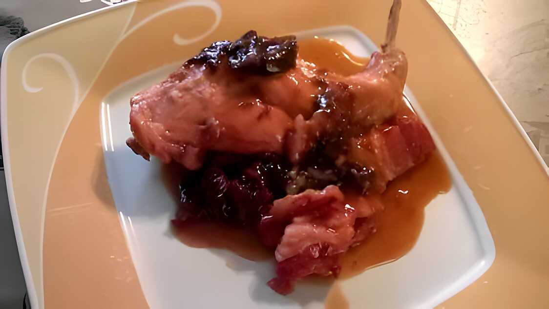 Lapins aux pruneaux et lardons