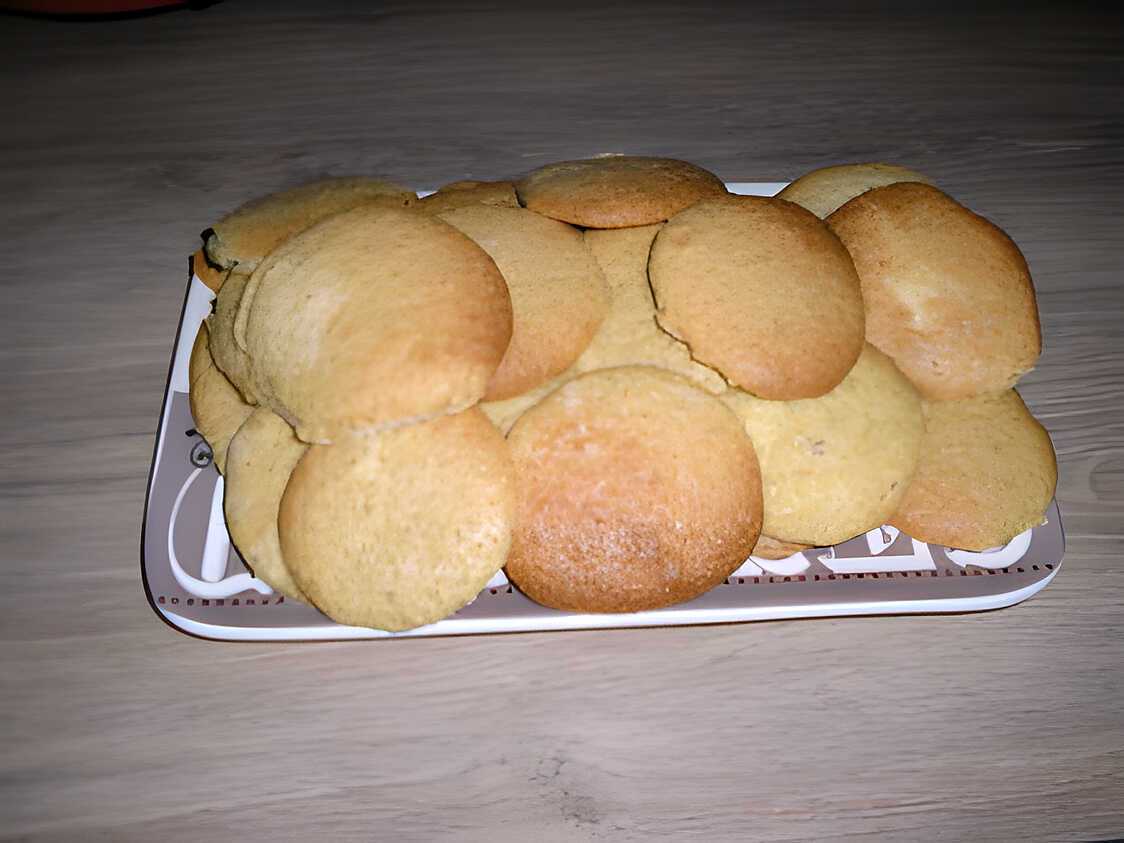 Biscuits noisettes et crème de turon