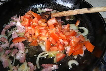 recette Omelette oignons/tomates/lardons fumés/ pommes de terre/champignons