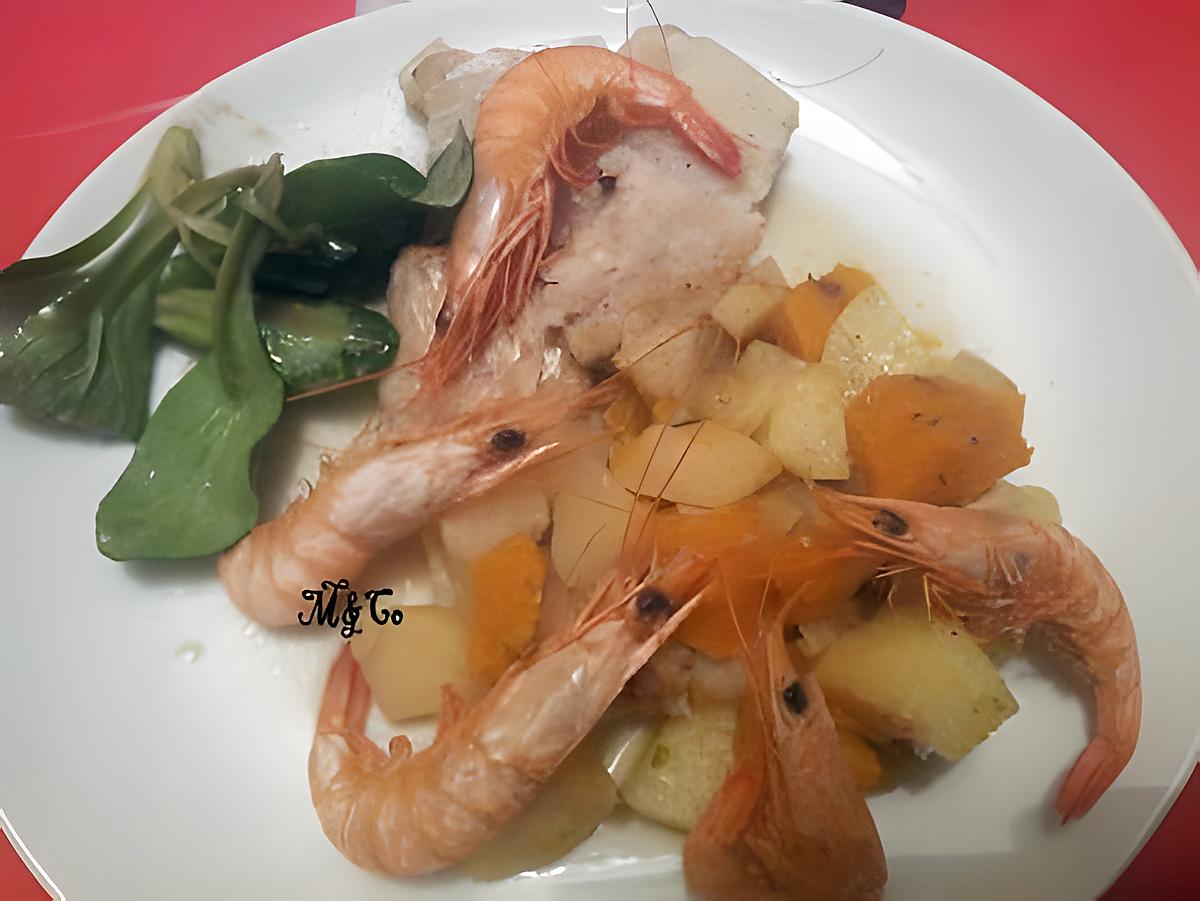 recette Méli Mélo de Lieu jaune et crevettes roses  sur lit de patates douces et pommes de terre