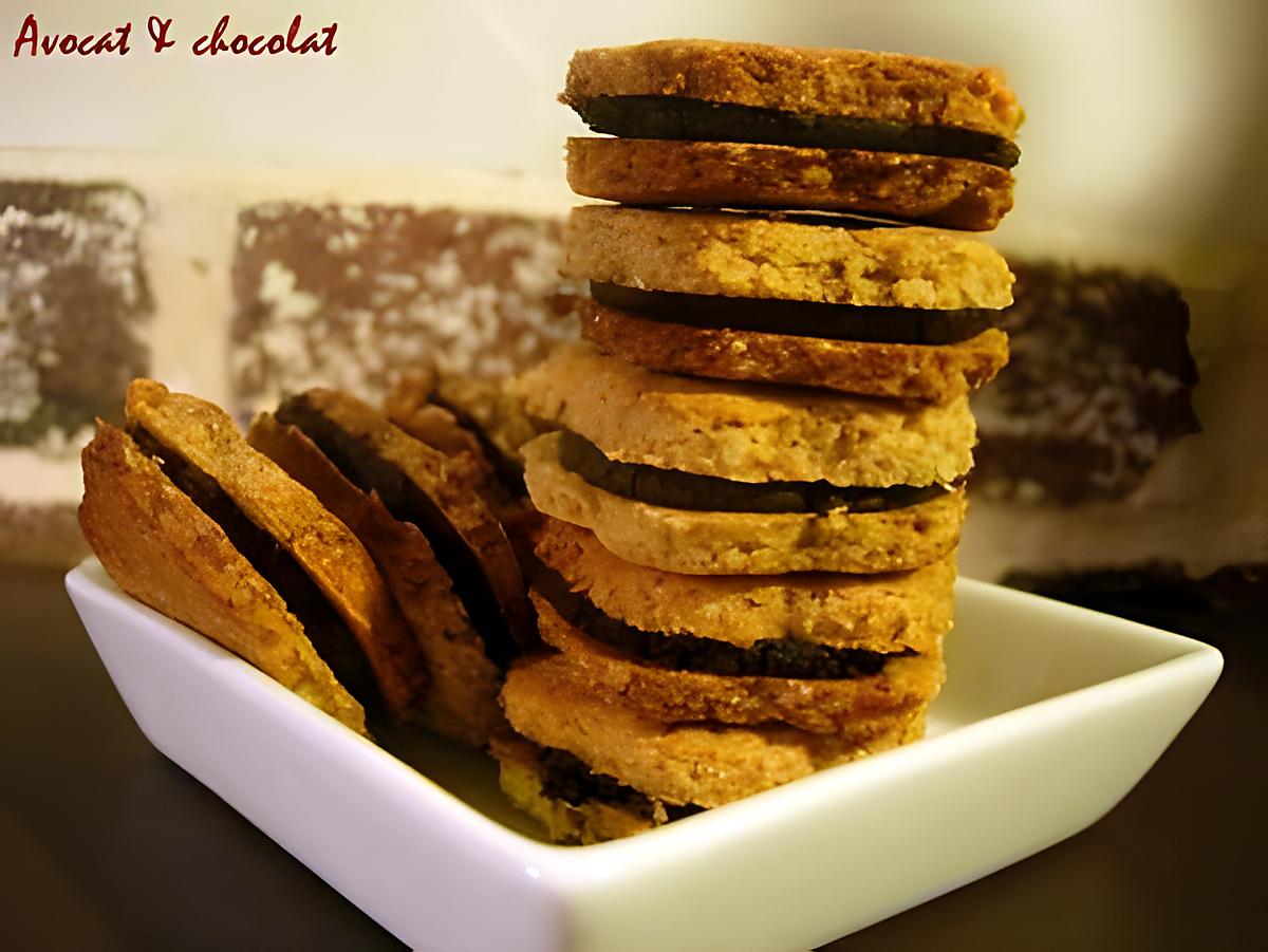 recette **Tendres Biscuits sablés à la chataîgne garnis choco-marron ,un peu Bio.... délicieux**