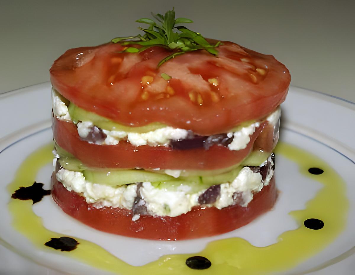 recette Mille-feuilles de tomates à la féta et aux concombres