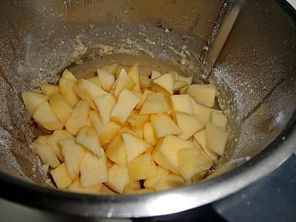 recette GATEAU D AUTOMNE A LA  POMME ET AUX NOIX