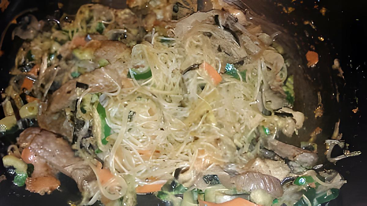 recette Wok de pate au boeuf legume sauce satay
