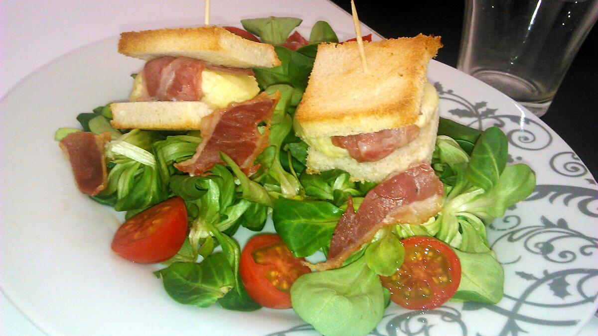 recette Salade et ses toast de crotin de chevre enlardé et chips de lard