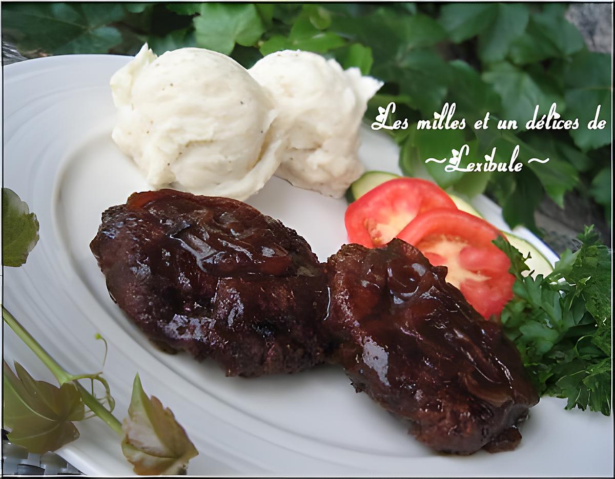 recette Steaks de Hambourg à l'oignon et au vinaigre balsamique