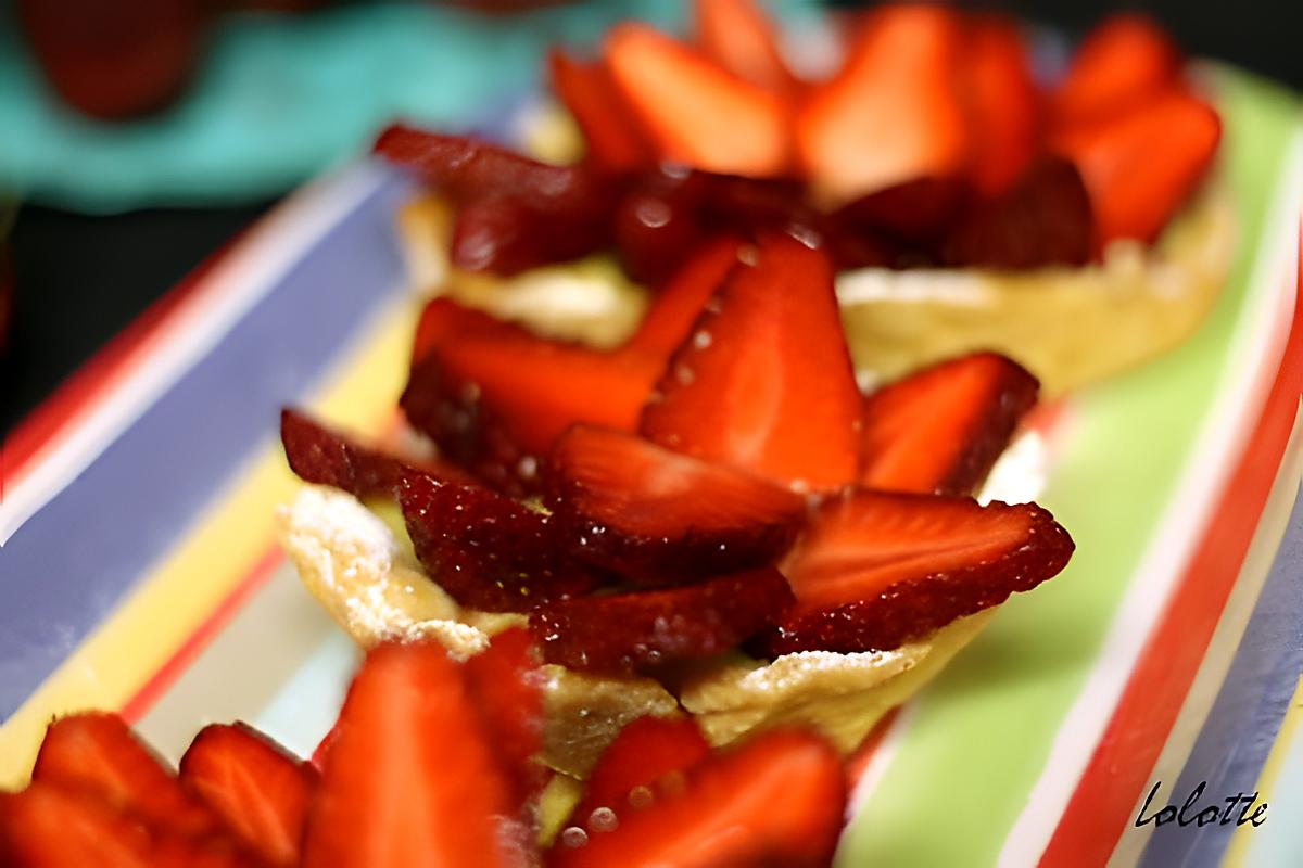 recette Tartelettes aux fraises, crème pâtissière au nougat et à la fève tonka