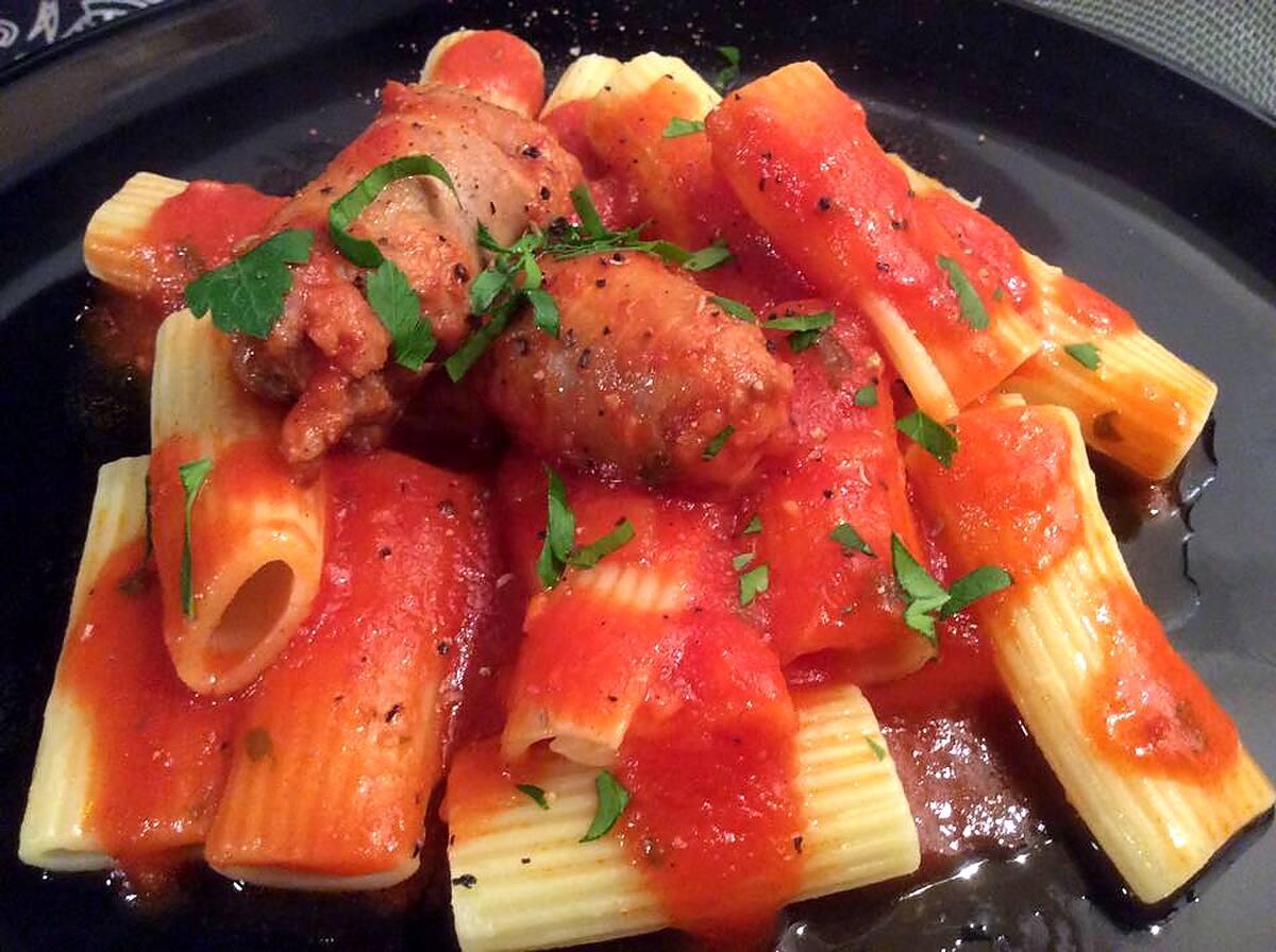 recette rigatonis en sauce rouge et saucisse italienne